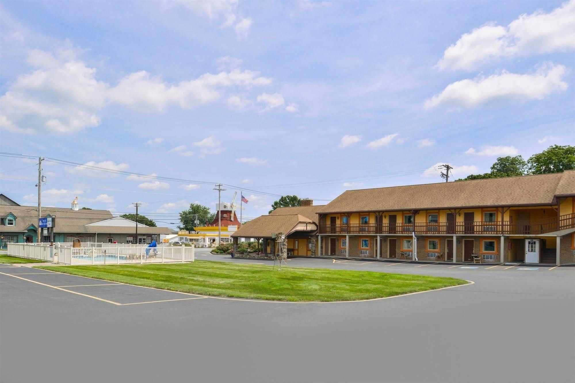 Soudersburg Inn & Suites Lancaster Ronks Exterior foto